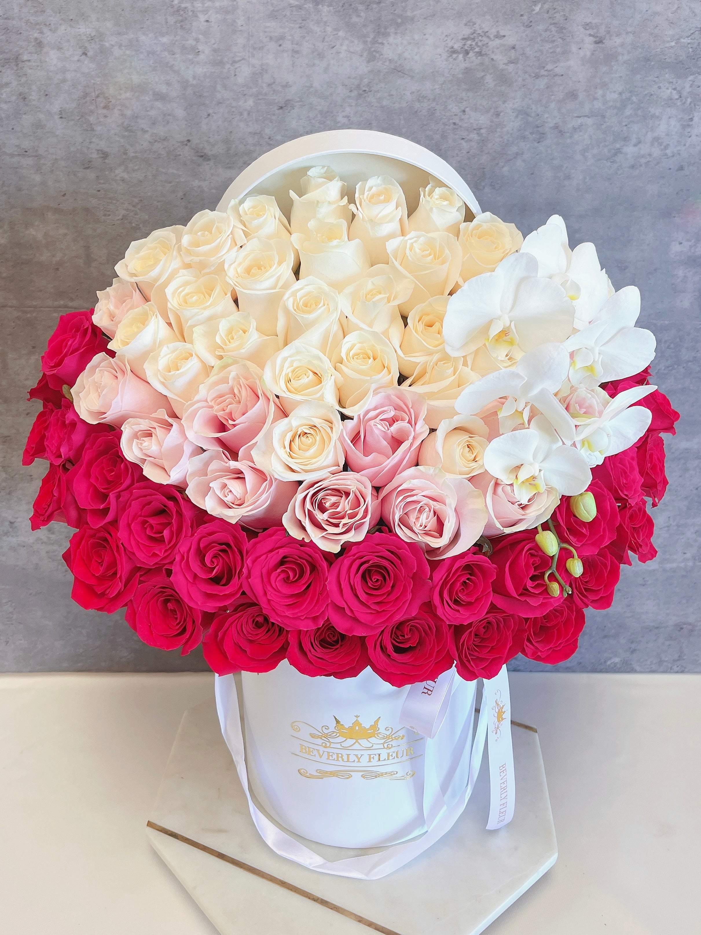 Free delivery - Premium - Fuchsia Glitter - White and Pink Tinted Roses -  Flowers Near Me - Magnaflor