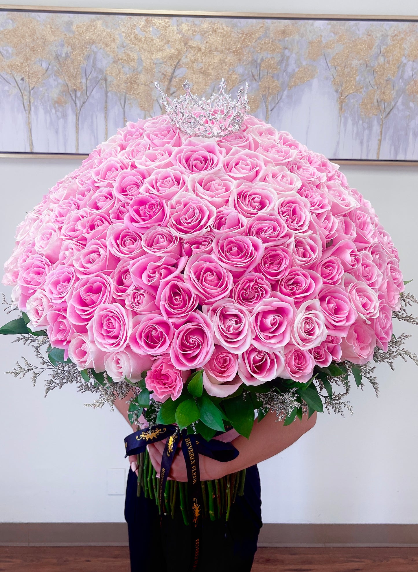 200 Pink Roses With Crown