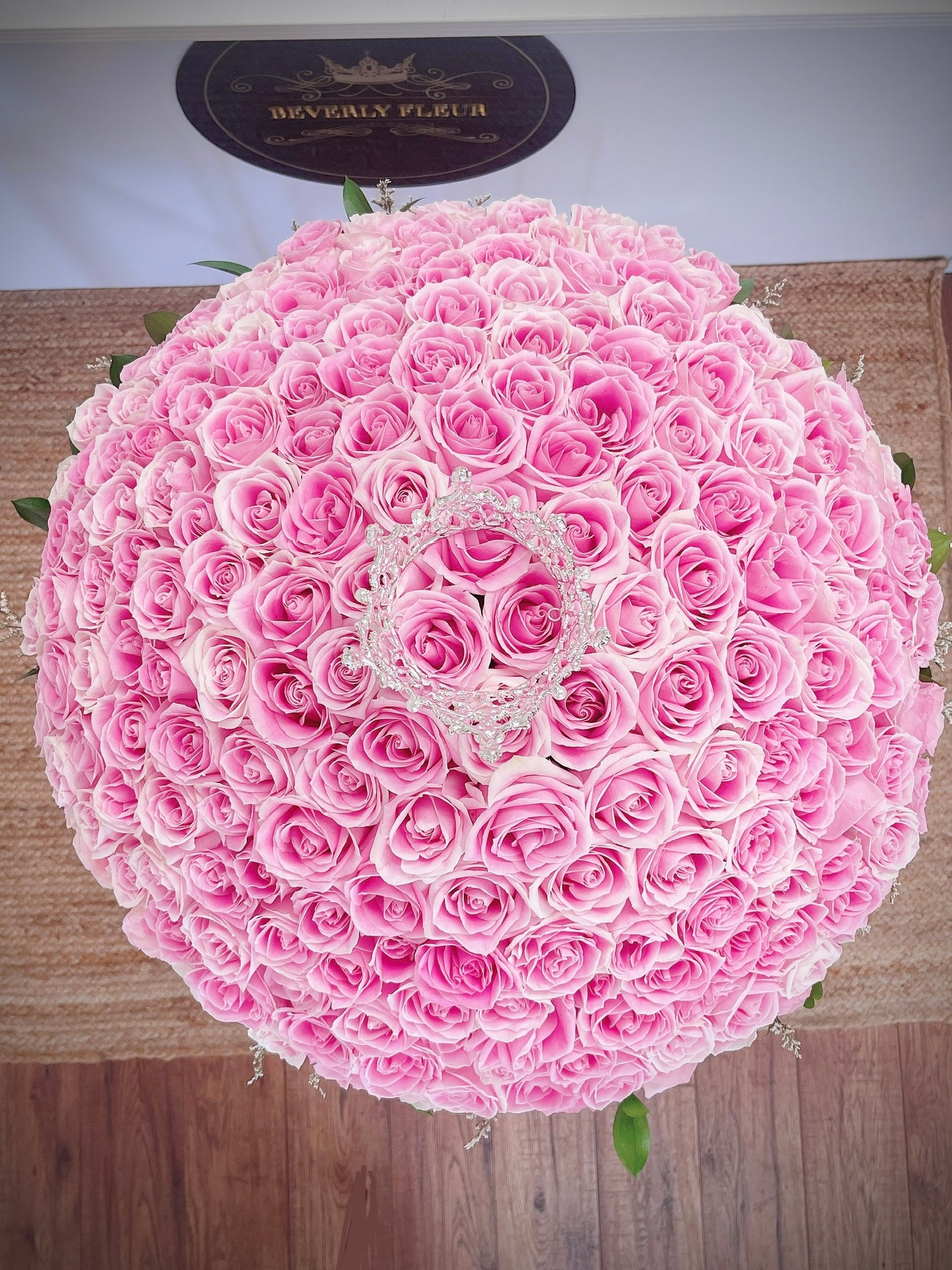 200 Pink Roses With Crown