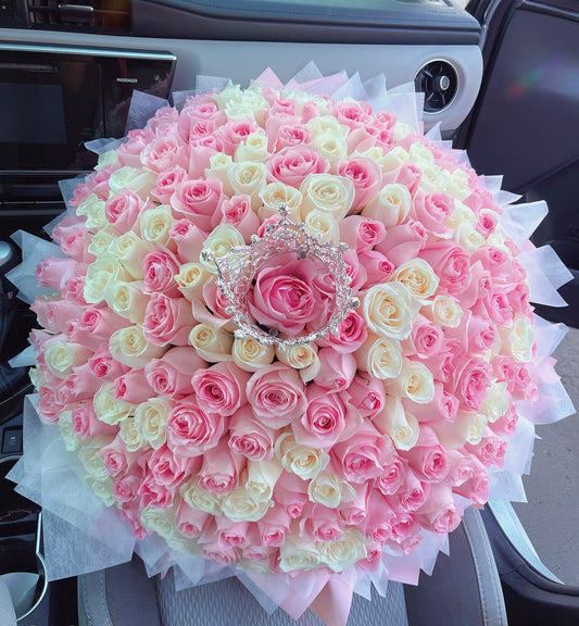 200 White and Pink Roses With Crown