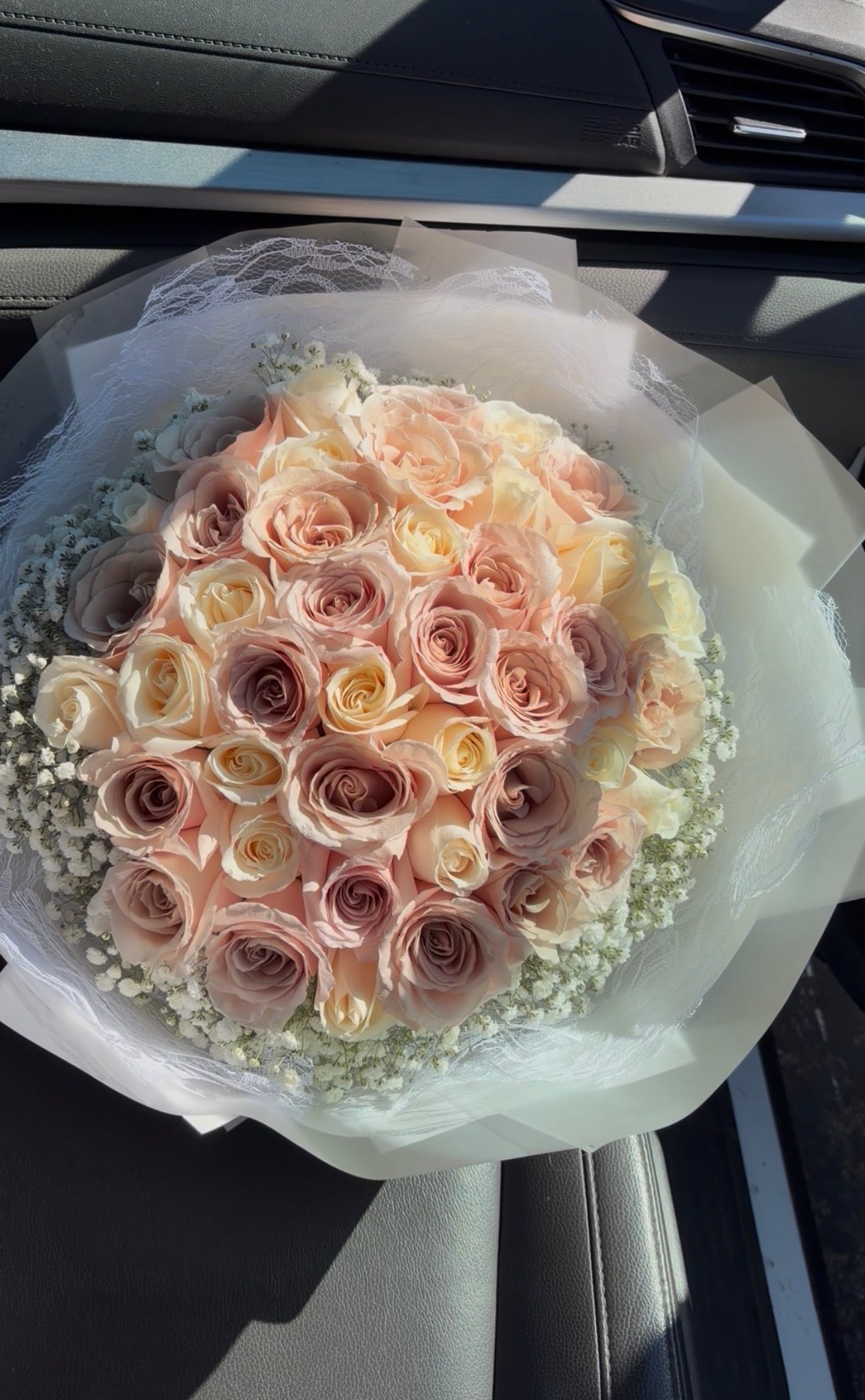 3dz White and Sandy Roses Bouquet