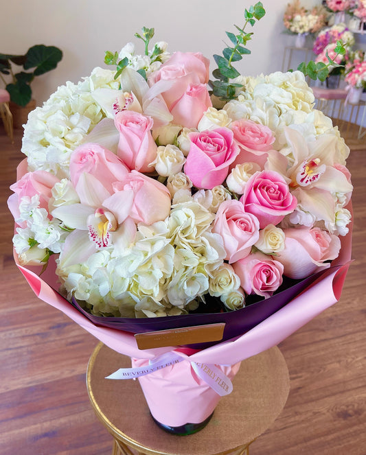Beautiful Mama - Flowers with Vase- Holiday