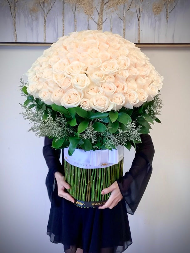 150 Roses White - Standing Bouquet