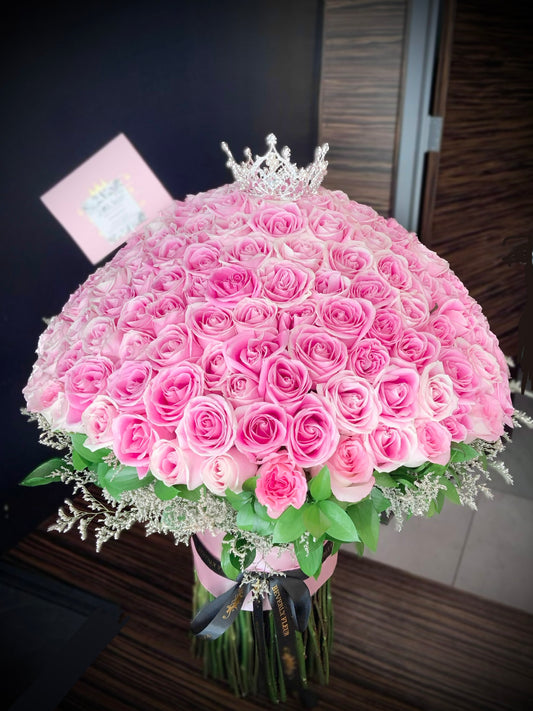 200 Pink Roses With Crown