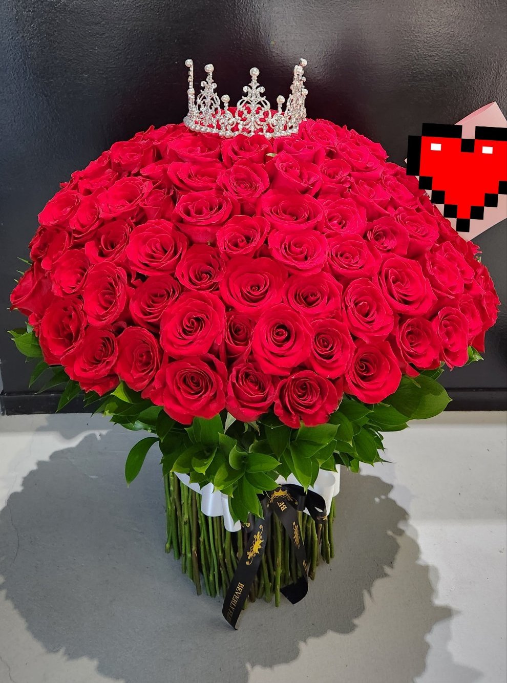 150 Roses With Crown